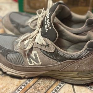 New Balance Men's 574 Core Sneaker slightly worn